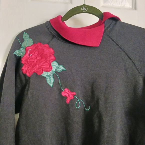 CLEARENCE VTG Hanes WOMEN Sweatshirt Black Roses Flower Embroidery.Used SZM USED - Picture 3 of 4